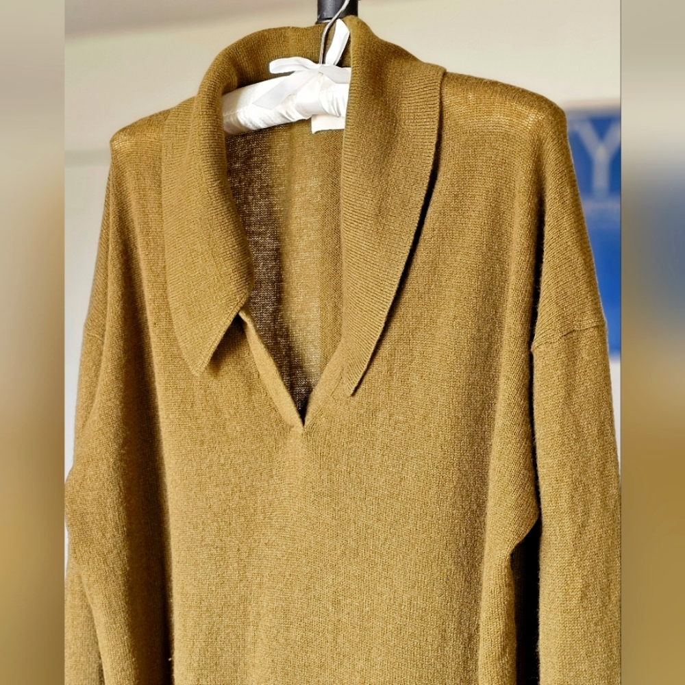 KHAITE Elsia Oversize Cashmere Polo Sweater - Picture 3 of 10